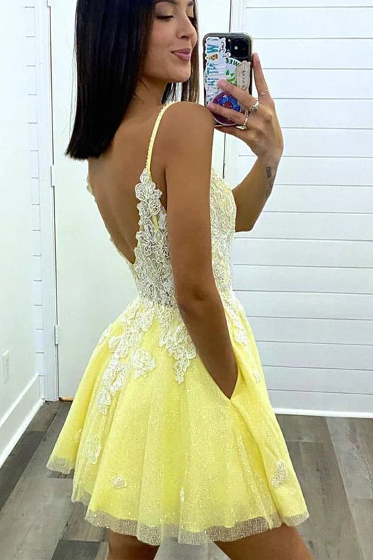 Vestido corto de fiesta con apliques de encaje y corte A